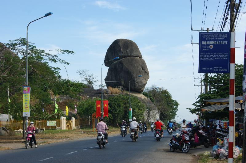 Đá ba chồng (chồng ba thì hay hơn)