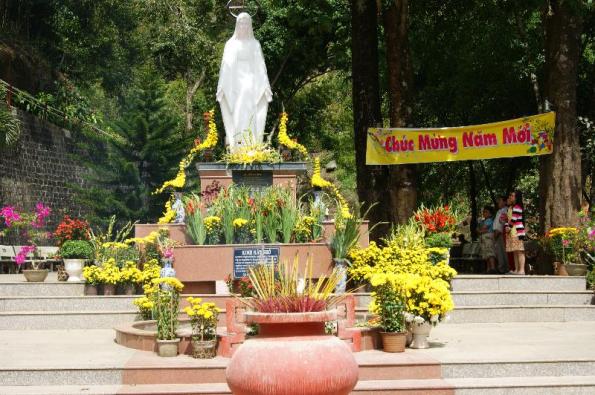 Tượng đài Đức Mẹ